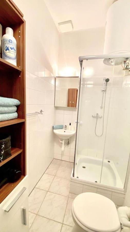 Amazonian Jungle Apartment In Wien Ngoại thất bức ảnh